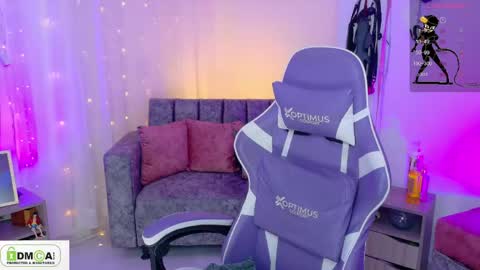 Snapshot of miss_scarllet chatting on 4, 5, 2026 100 thumbs up online show from 4, 5, 2026