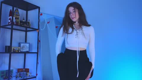 Spider girl Help me reach 10 likes online show from 28, 12, 2024