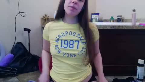 Snapshot of miss_sunshine01 chatting on 27, 3, 2026 Bella online show from 27, 3, 2026