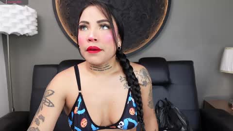 Snapshot of miss_vaiolette chatting on 22, 4, 2026 Vaiolette online show from 22, 4, 2026