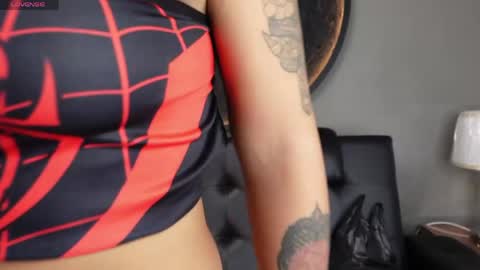 Snapshot of miss_vaiolette chatting on 8, 5, 2026 Vaiolette online show from 8, 5, 2026