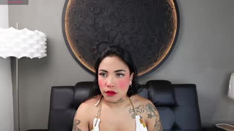 Snapshot of miss_vaiolette chatting on 1, 6, 2026 Vaiolette online show from 1, 6, 2026