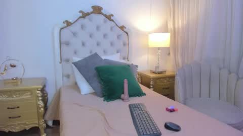 Snapshot of miss_vivienne chatting on 26, 11, 2025 miss vivienne online show from 26, 11, 2025