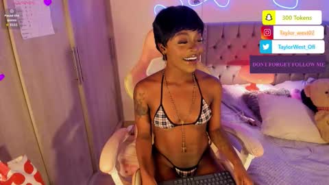 Snapshot of miss_west chatting on 17, 10, 2025 Tay Tay Independent Model online show from 17, 10, 2025