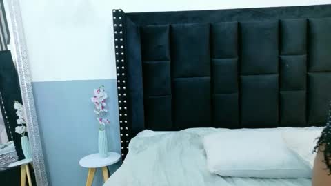 Miss Evelyn  online show from 3, 11, 2025