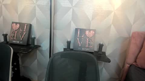 Misscarlet 26 online show from 20, 3, 2026