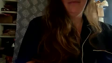 Snapshot of misschampagnecheeks chatting on 5, 11, 2025 Karlie online show from 5, 11, 2025