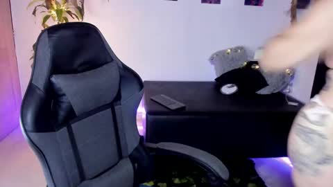 Snapshot of misscharlottte_18 chatting on 20, 12, 2024 Missy Charlottte. Hey remember to give me a thumbs up ty online show from 20, 12, 2024