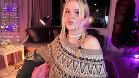 Chloe freelance model Please your thumbs up are important  online show from 6, 12, 2024