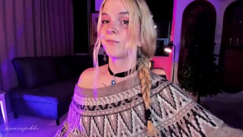 Chloe freelance model Please your thumbs up are important  online show from 17, 12, 2024