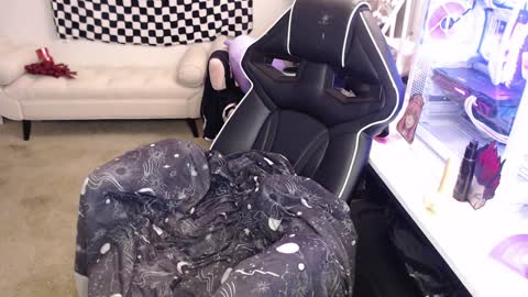 Snapshot of missdanibluee chatting on 3, 12, 2024 missdanibluee online show from 3, 12, 2024