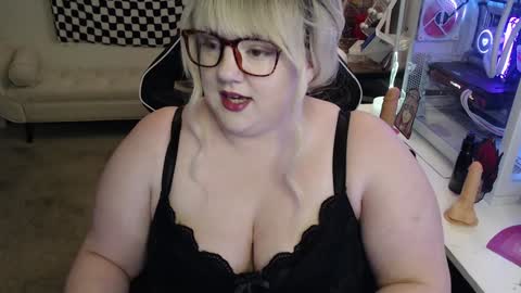 Snapshot of missdanibluee chatting on 5, 12, 2024 missdanibluee online show from 5, 12, 2024
