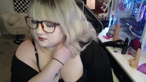 Snapshot of missdanibluee chatting on 19, 12, 2024 missdanibluee online show from 19, 12, 2024