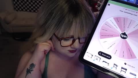 Snapshot of missdanibluee chatting on 3, 2, 2025 missdanibluee online show from 3, 2, 2025