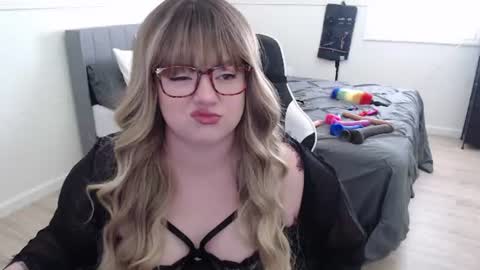 Snapshot of missdanibluee chatting on 8, 7, 2026 missdanibluee online show from 8, 7, 2026