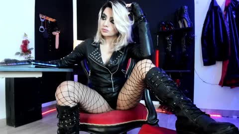 Missdarklady online show from 17, 12, 2024