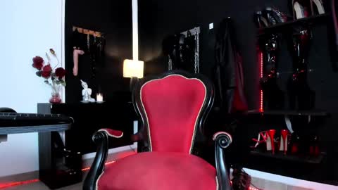 Missdarklady online show from 11, 2, 2025