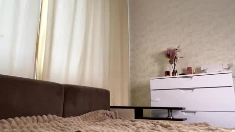 Hello dear my name Elisa online show from 13, 11, 2025