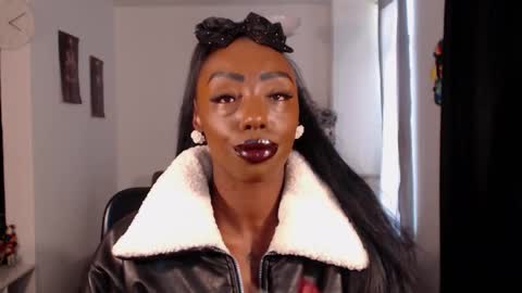 Snapshot of missemilie1 chatting on 28, 3, 2026 Emilie Diaz online show from 28, 3, 2026