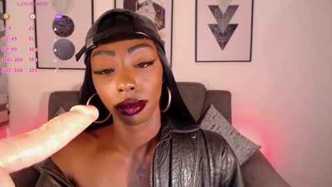 Snapshot of missemilie1 chatting on 28, 7, 2026 Emilie Diaz online show from 28, 7, 2026