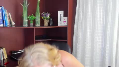 Snapshot of missescarleth chatting on 20, 2, 2025 Escarlet online show from 20, 2, 2025