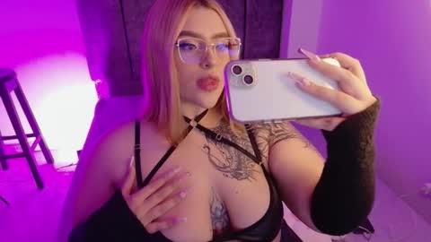 missevans_ online show from 15, 1, 2026