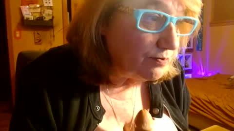 Snapshot of misskittyfox chatting on 14, 4, 2026 MissKittyFox online show from 14, 4, 2026