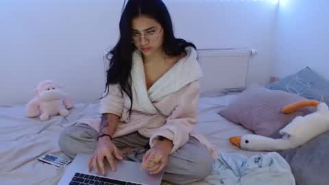 Snapshot of misskylie_ chatting on 31, 12, 2024 kylie online show from 31, 12, 2024