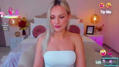 Snapshot of misslou_ chatting on 18, 5, 2026 Lou online show from 18, 5, 2026
