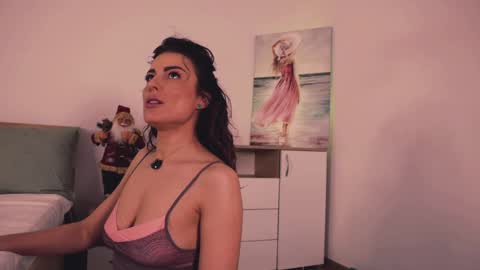 Snapshot of misslullu chatting on 4, 12, 2025 Lullu online show from 4, 12, 2025