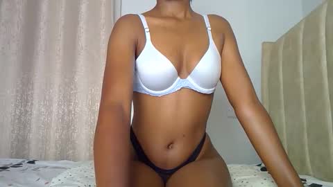 Snapshot of misslunah1 chatting on 17, 4, 2026 lunah online show from 17, 4, 2026