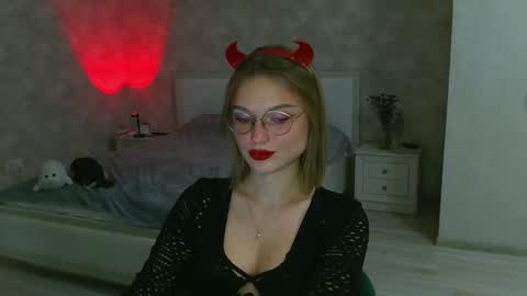 Snapshot of missmariat chatting on 24, 10, 2025 OneGoddess online show from 24, 10, 2025