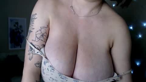 Snapshot of missmelons_ chatting on 14, 12, 2024 Li  online show from 14, 12, 2024