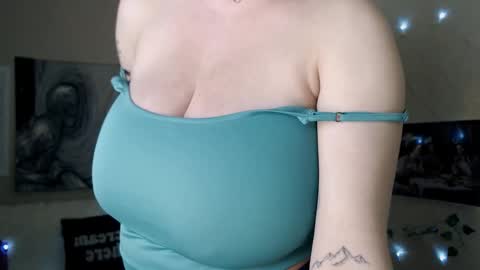 Snapshot of missmelons_ chatting on 10, 2, 2025 Li  online show from 10, 2, 2025