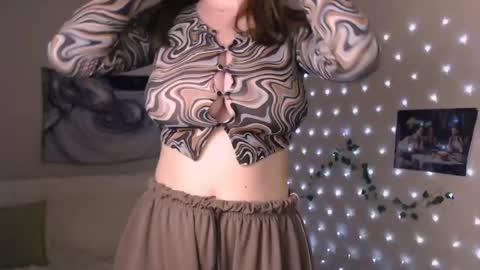 Snapshot of missmelons_ chatting on 28, 4, 2026 Li online show from 28, 4, 2026