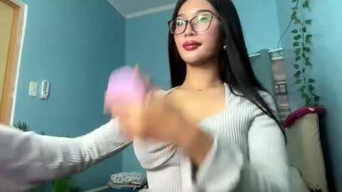 missminervaa online show from 4, 10, 2025