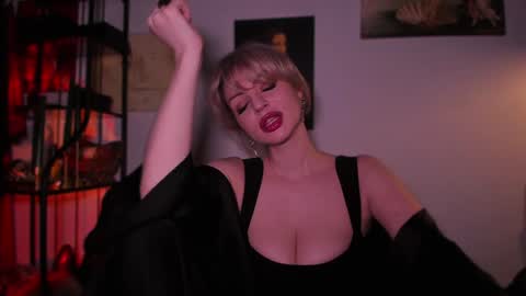 Snapshot of missmirandagd chatting on 2, 2, 2025 online show from 2, 2, 2025