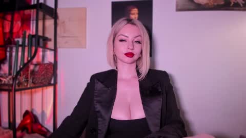 Snapshot of missmirandagd chatting on 8, 2, 2025 online show from 8, 2, 2025