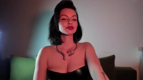 Snapshot of missmirandagd chatting on 10, 10, 2025 online show from 10, 10, 2025