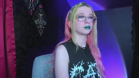 Snapshot of missnikkivill chatting on 4, 3, 2025 Mistress Nikki Vill online show from 4, 3, 2025