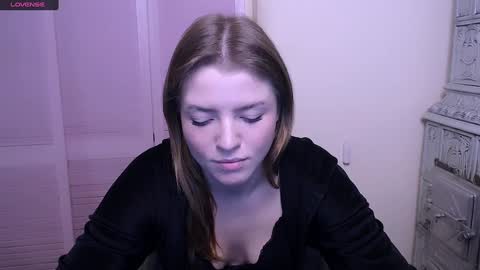 Snapshot of missoliviaa_ chatting on 17, 12, 2024 Olivia online show from 17, 12, 2024