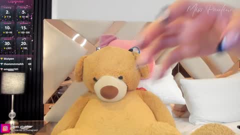 Snapshot of misspaulina__ chatting on 1, 2, 2025 Pau Giraldo online show from 1, 2, 2025