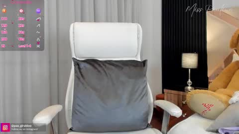 Snapshot of misspaulina__ chatting on 20, 2, 2025 Pau Giraldo online show from 20, 2, 2025