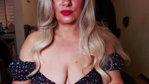 Snapshot of missqueen1416 chatting on 12, 3, 2025 Missqueen1416 online show from 12, 3, 2025