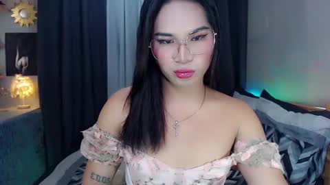 misstrishontop online show from 15, 1, 2025