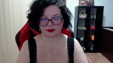 Snapshot of misstruble chatting on 28, 2, 2025 MissTruble online show from 28, 2, 2025