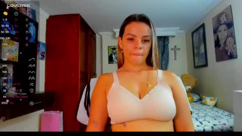 Snapshot of missvalery1 chatting on 27, 4, 2026 missvalery1 online show from 27, 4, 2026
