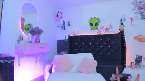 Snapshot of missyuliaslut chatting on 5, 3, 2026 missyuliaslut online show from 5, 3, 2026