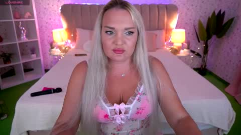 Snapshot of missyymartinezz chatting on 17, 9, 2025 Amely online show from 17, 9, 2025