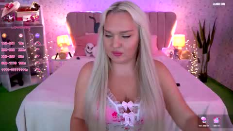 Snapshot of missyymartinezz chatting on 22, 10, 2025 Amely online show from 22, 10, 2025